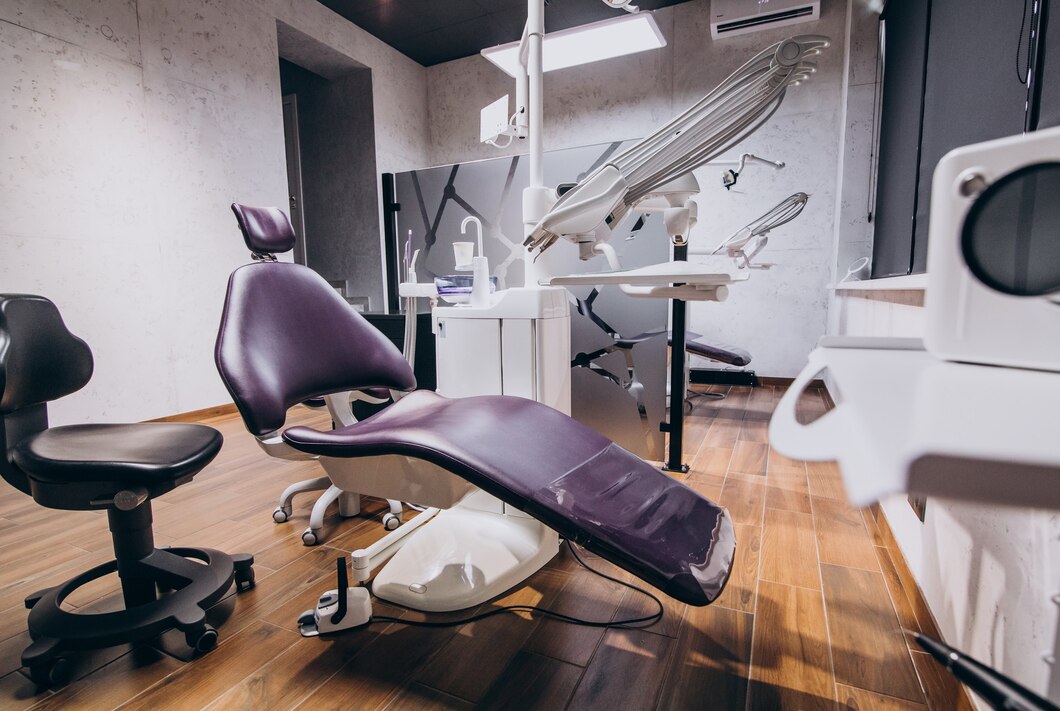 Jak wybrać odpowiedni gabinet stomatologiczny dostosowany do swoich potrzeb?