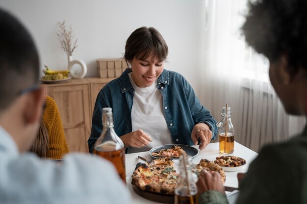 Jakie są pierwsze kroki w poszukiwaniu pomocy dla osób z problemami żywieniowymi?