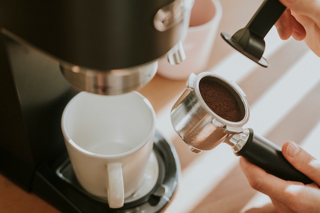 Jak wybrać idealny młynek do kawy dla domowego baristy?
